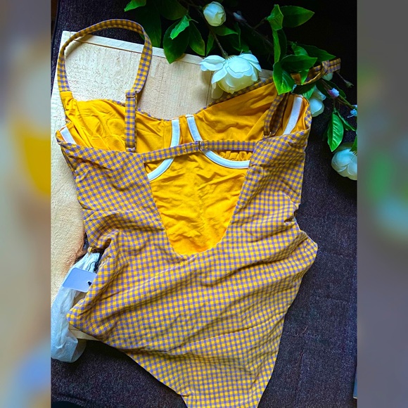 WEWOREWHAT Danielle 3.0 One-Piece Swimsuit - Picture 5 of 6